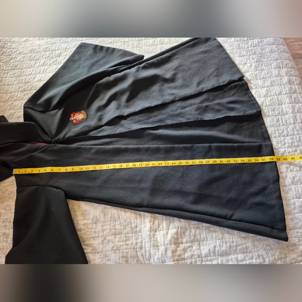 Gryffindor Youth Wizard Robe - Picture 10 of 11